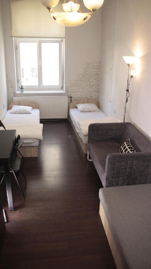 Pit Stop Hostel *